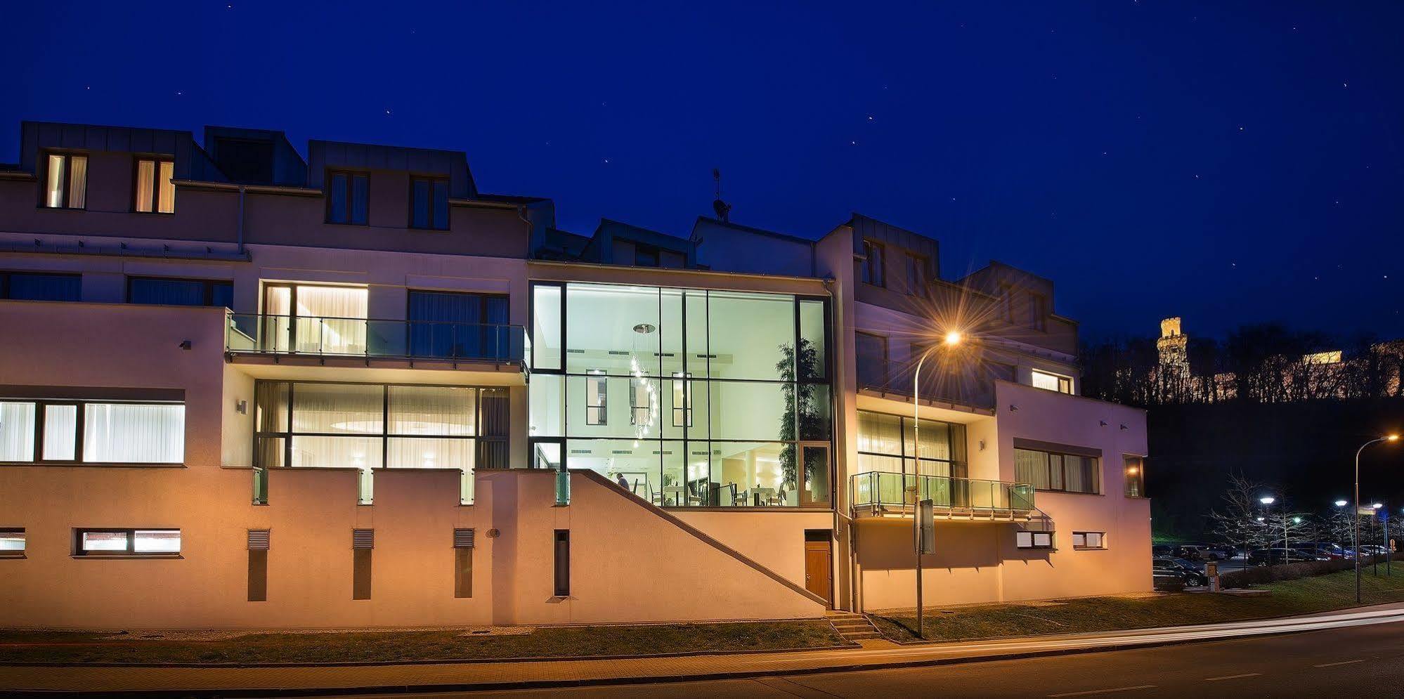 Wellness Hotel Diamant Hluboká nad Vltavou Exterior foto